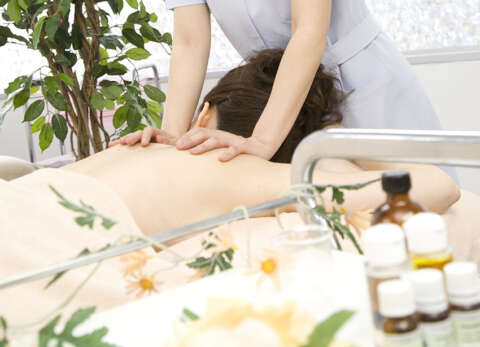 本格的なアロマセラピストの技術を学ぶ